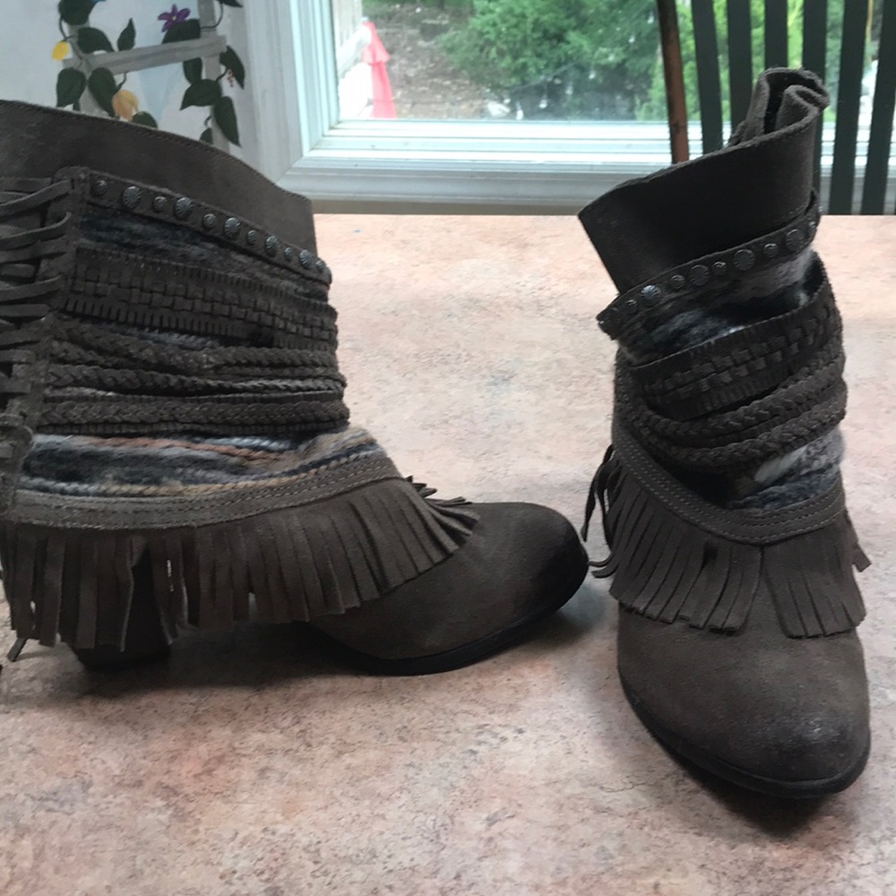 Fringed boot